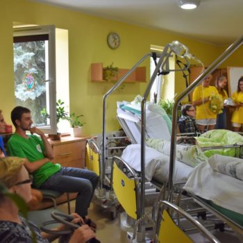 „W wolności pomagamy”. Wolontariusze hospicyjni z wizytą w Licheniu