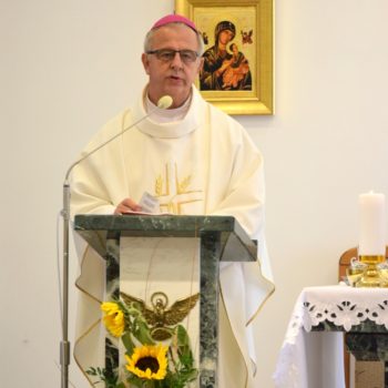 Biskup Jan Piotrowski odwiedził Hospicjum Caritas w Kielcach